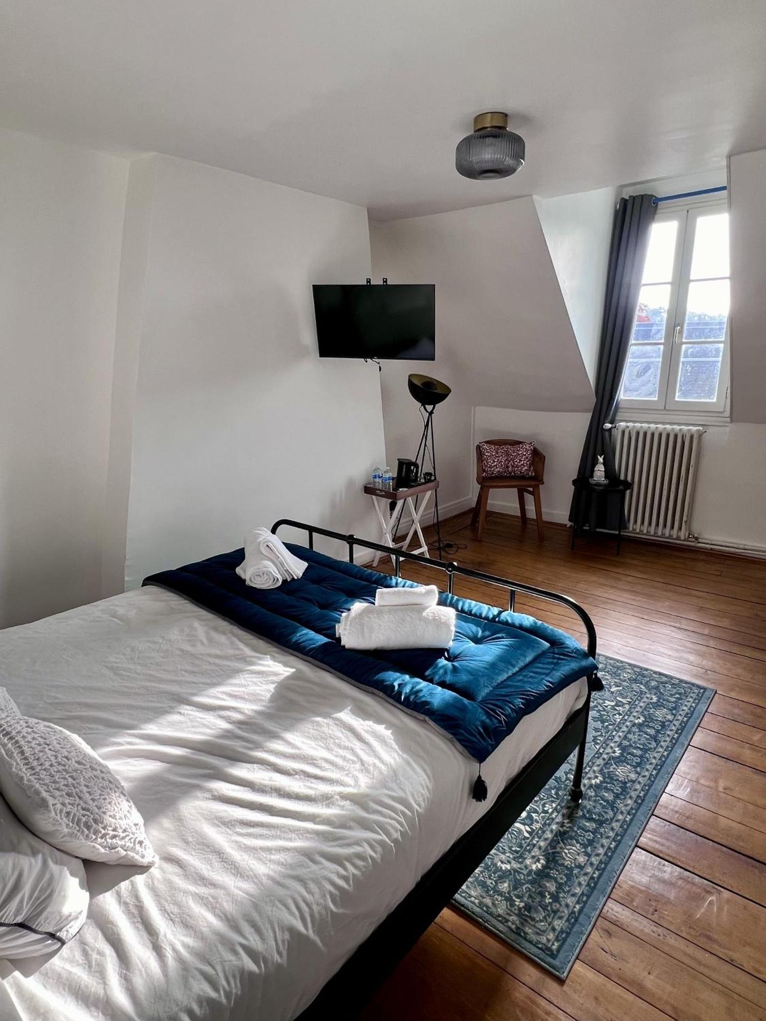 Maison Pol Amboise Bed & Breakfast Стая снимка